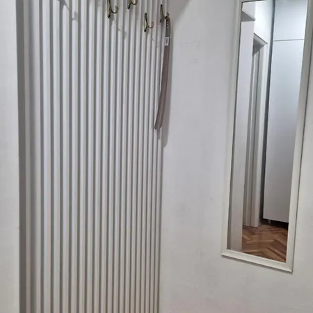 Skupi Apartment